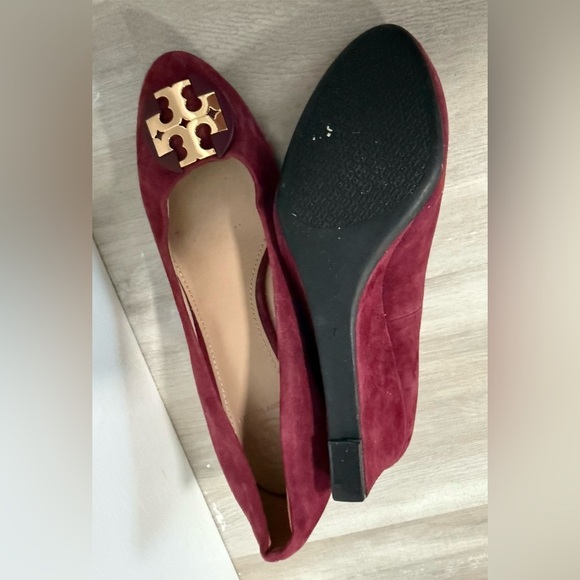 Tory Burch Burgundy Suede Luna Wedge Pumps sz 7 - Picture 9 of 10